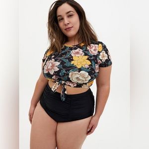 Torrid Wireless Crew Neck Floral Swim Top with Sleeves size 2